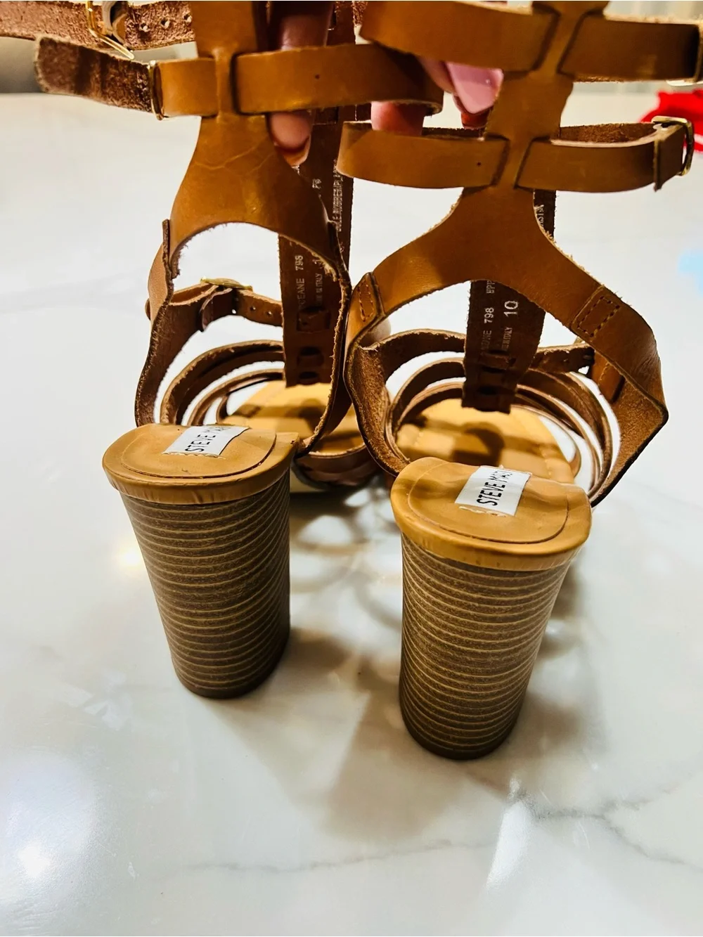 New Steve Madden Leather Tan Strappy Block Heel Sandals. Size 9